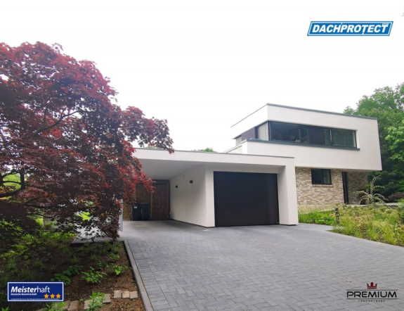 Carport neben Garage mit EPDM Dachfolie Carport neben Garage mit EPDM Dachfolie