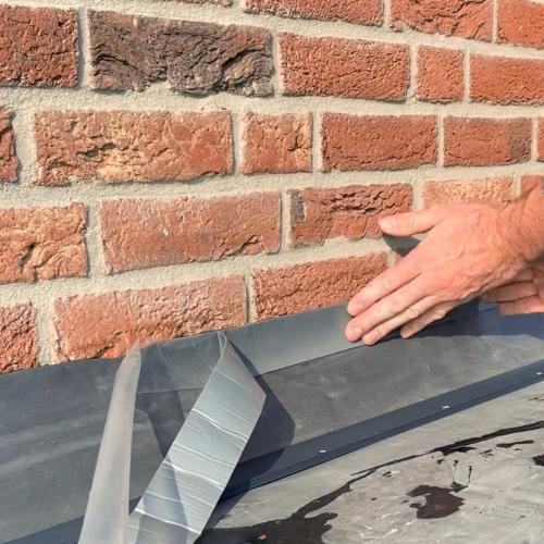 DACHPROTECT Wandanschlussprofil DP43 abdichten, anschrauben, fertig