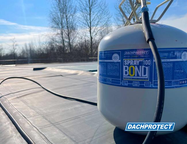 Preview: EPDM Kontaktkleber SprayBond 22,10 Liter auftragen mit Hilfe der Sprühlanze